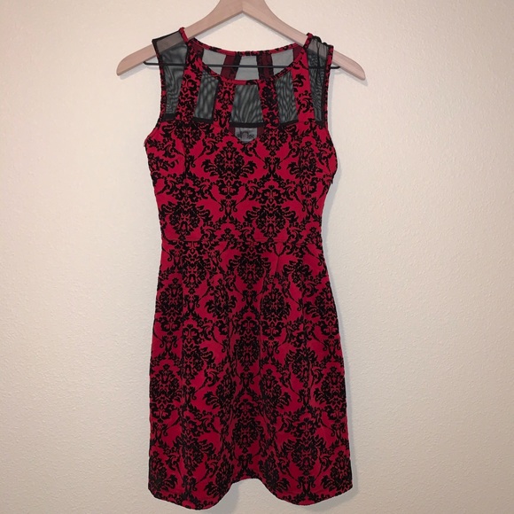 Sweet Storm short sleeveless dress - Picture 2 of 10